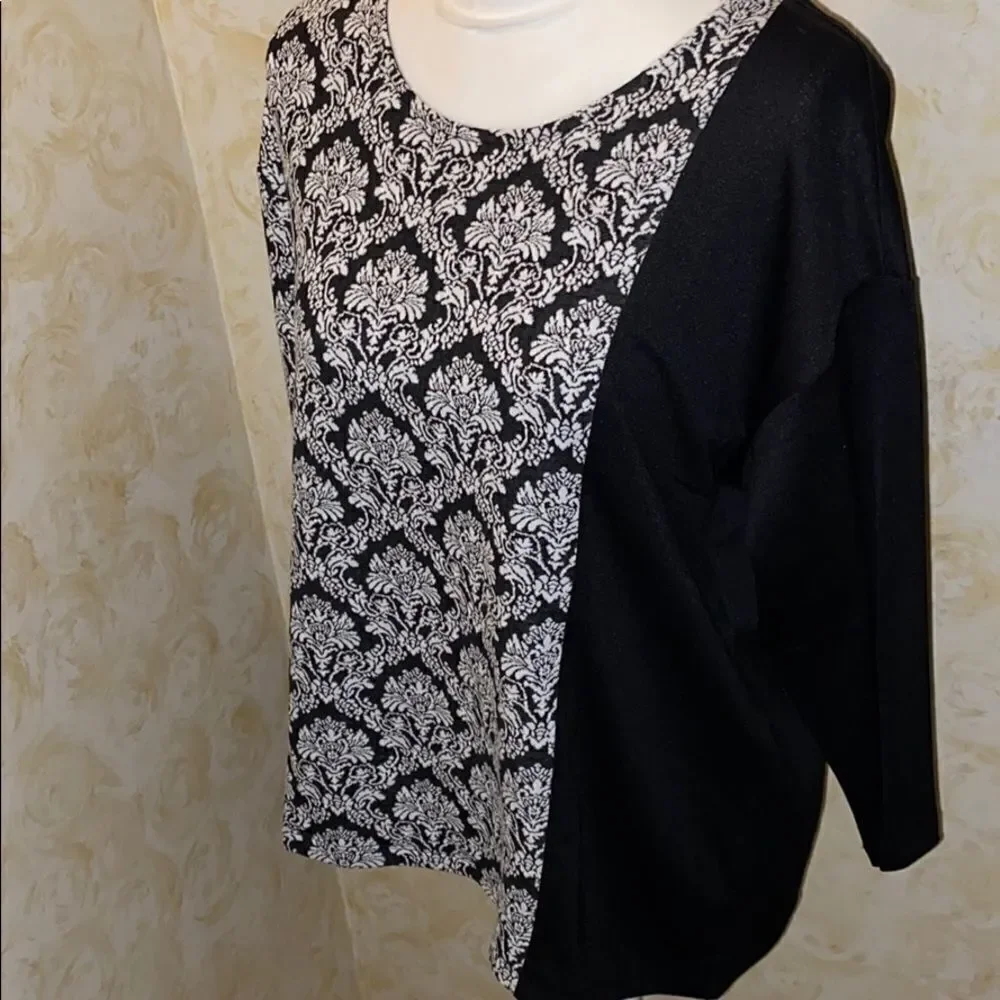 Beautiful Chico’s Top!! - Picture 3 of 5